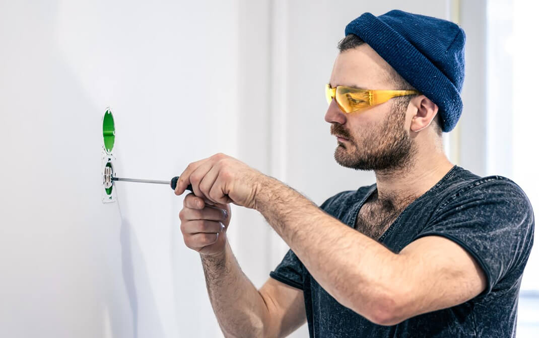 Glühbirne und Energiespar-Spirallampe für LED-Vergleichsberatung